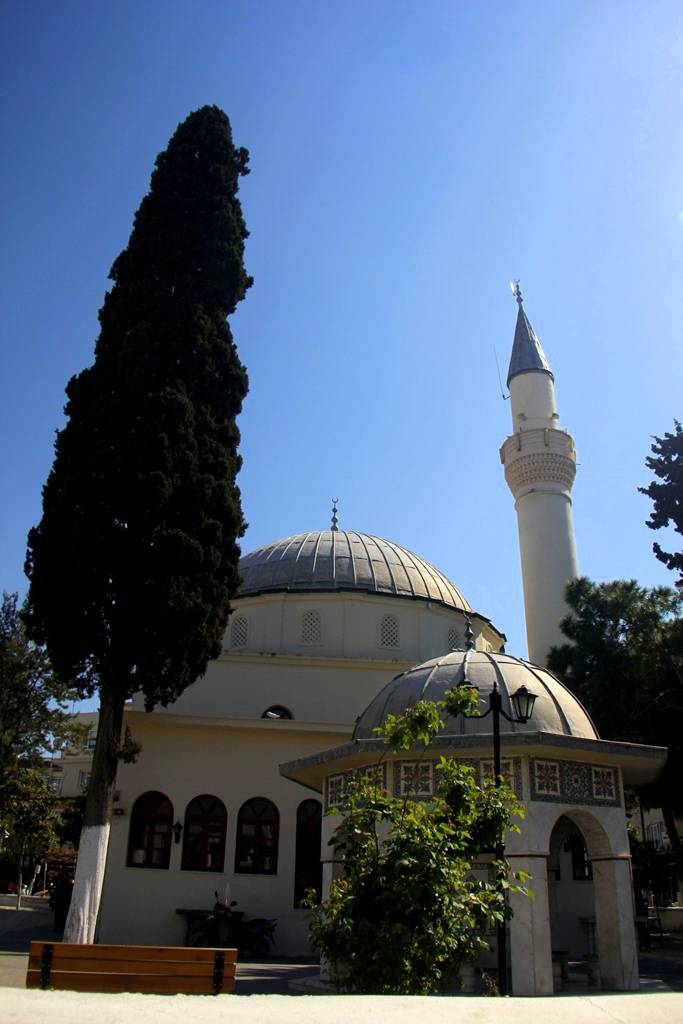 Kuşadası'nın Tarihî Kalbi ve Camileri İmdat Bekliyor: 