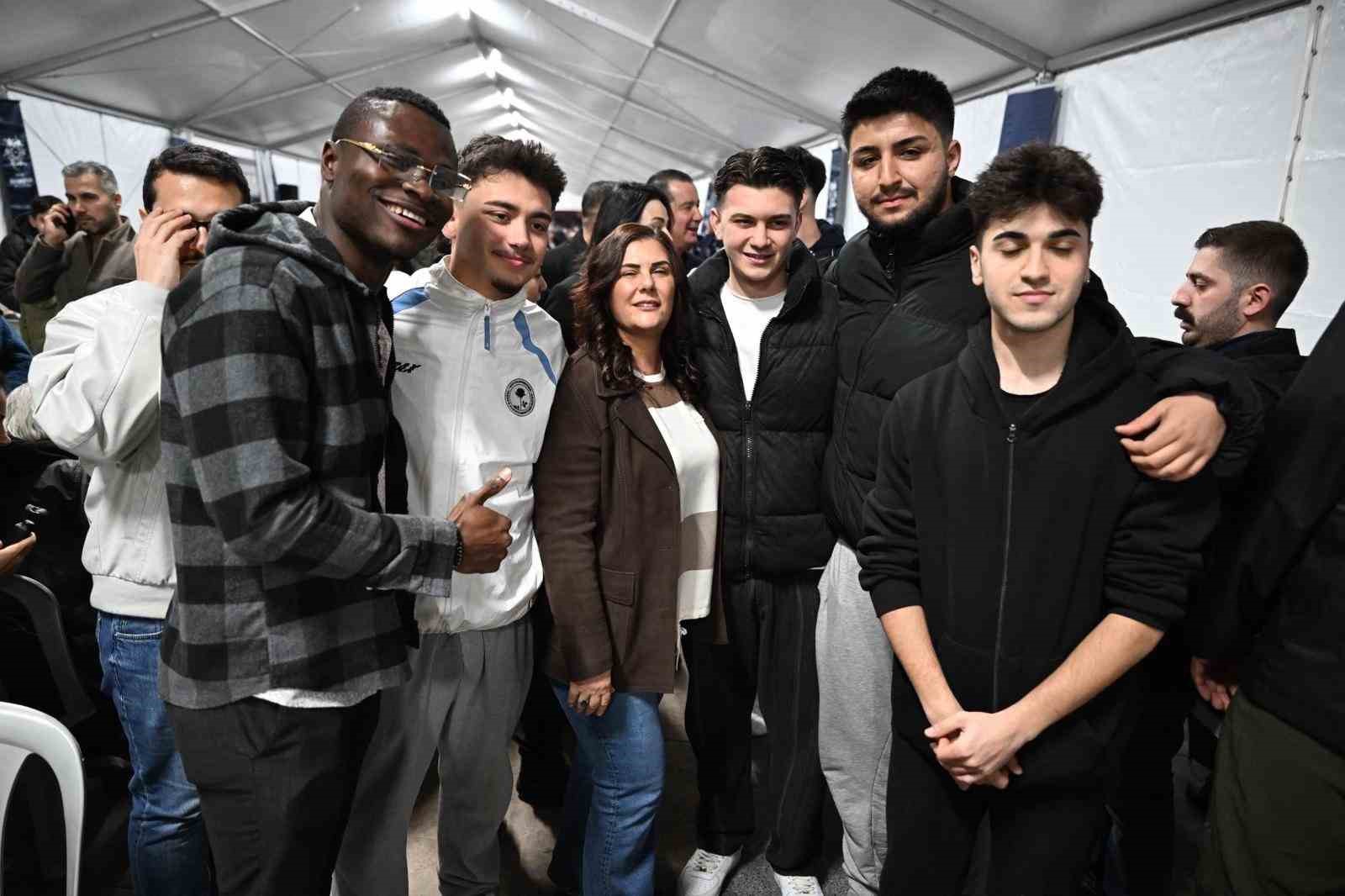 Aydın Büyükşehir iftar sofralarında gençlerin sesi: 