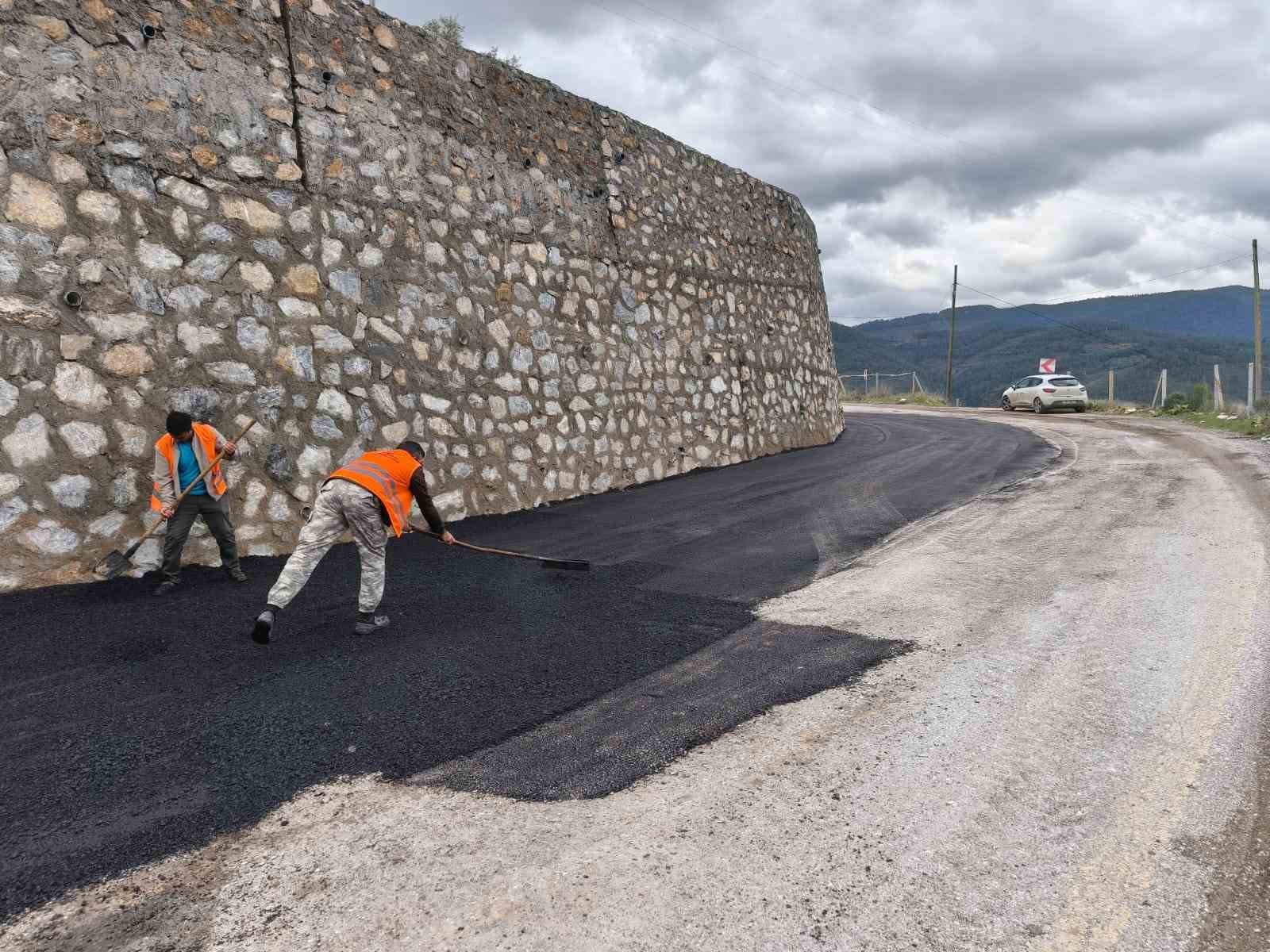 ​AYDIN’DA HİZMET SEFERBERLİĞİ: YOLLAR YENİLENİYOR, ULAŞIM GÜÇLENİYOR