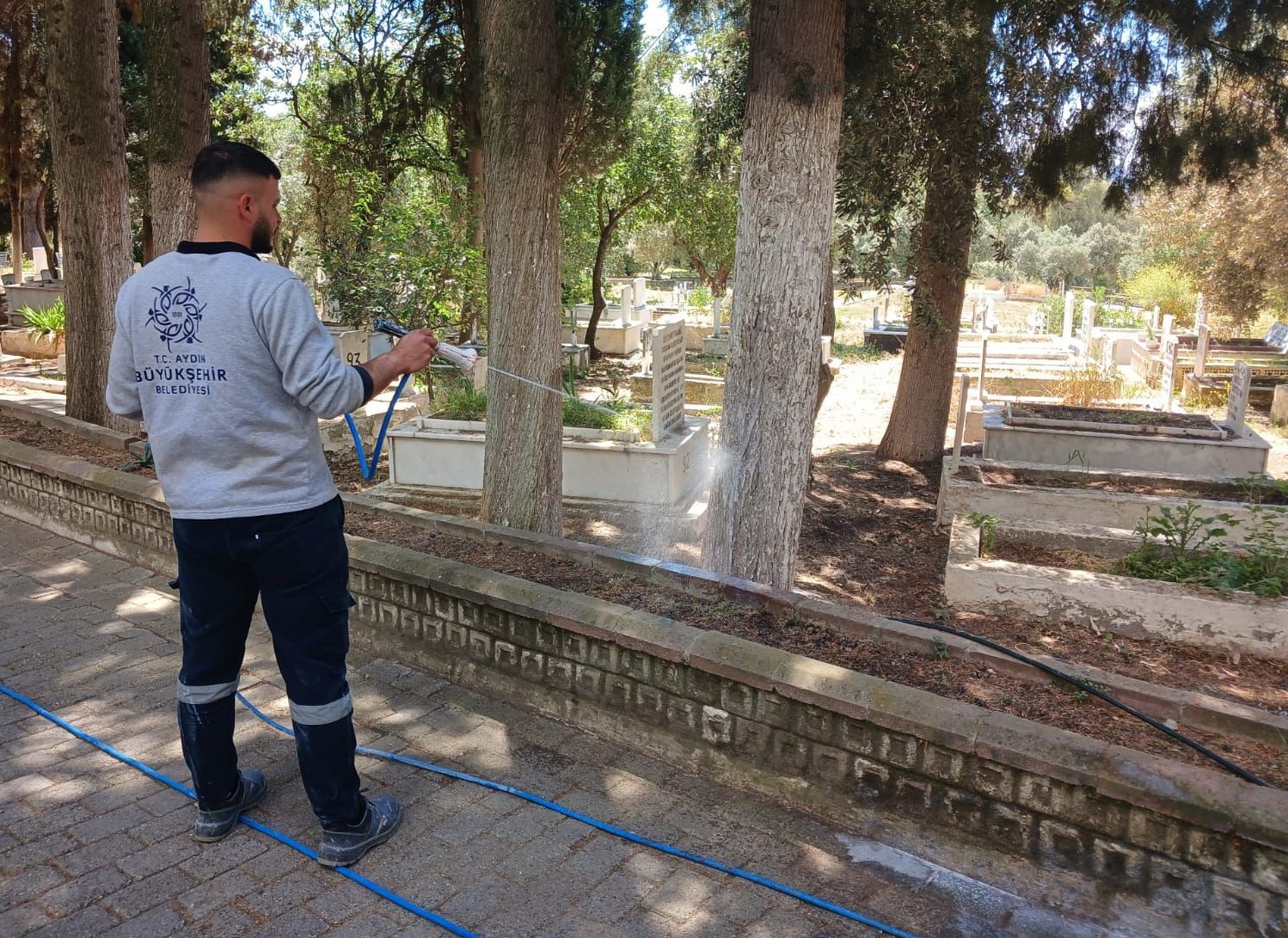Büyükşehir’den Bayram Mesaisi: Mezarlıklar Ziyarete Hazırlanıyor
