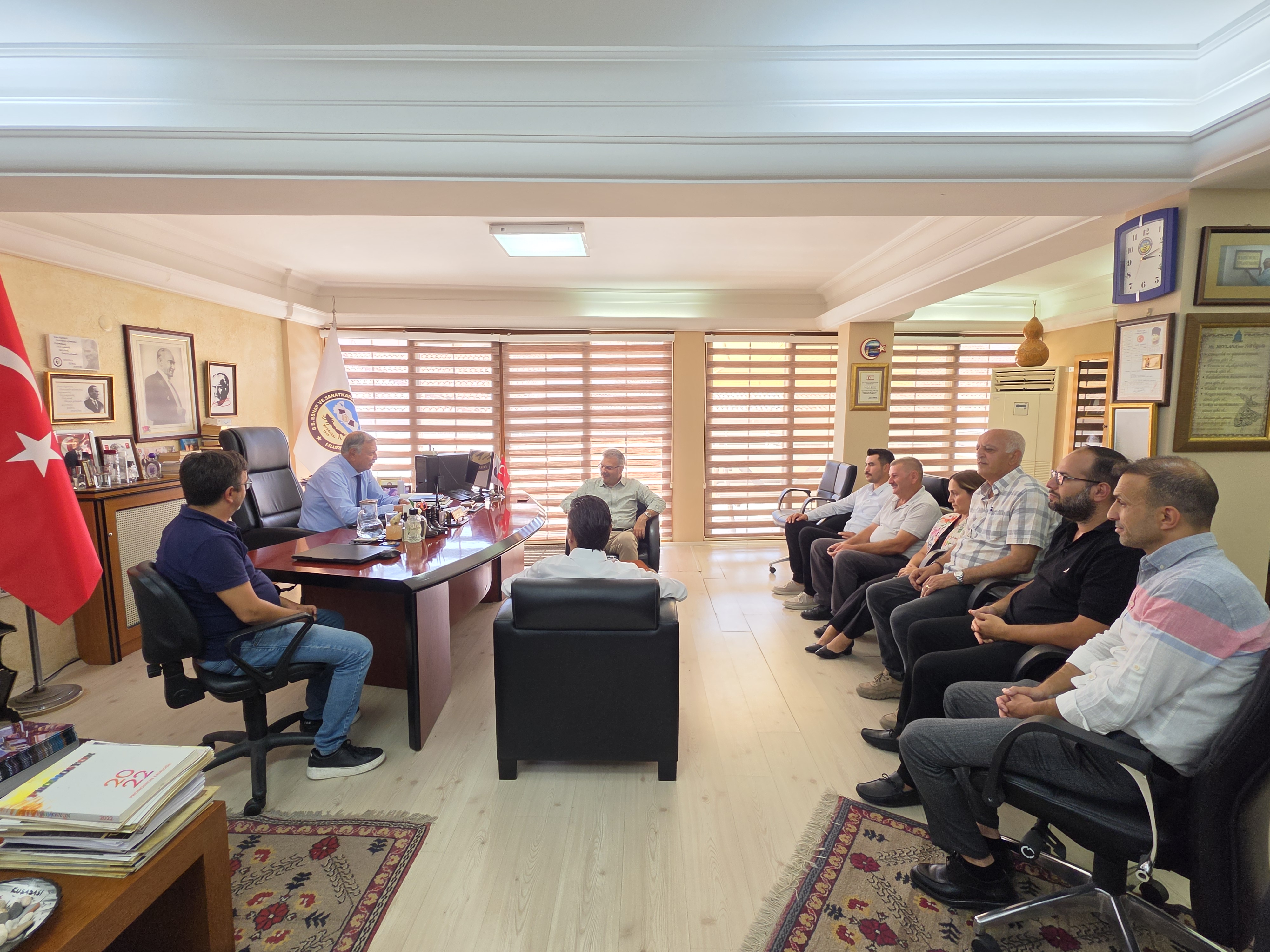 MİLLETVEKİLİ ÖMER ÖZMEN'DEN KUŞADASI ESNAFINA VERGİ REFORMU MÜJDESİ!