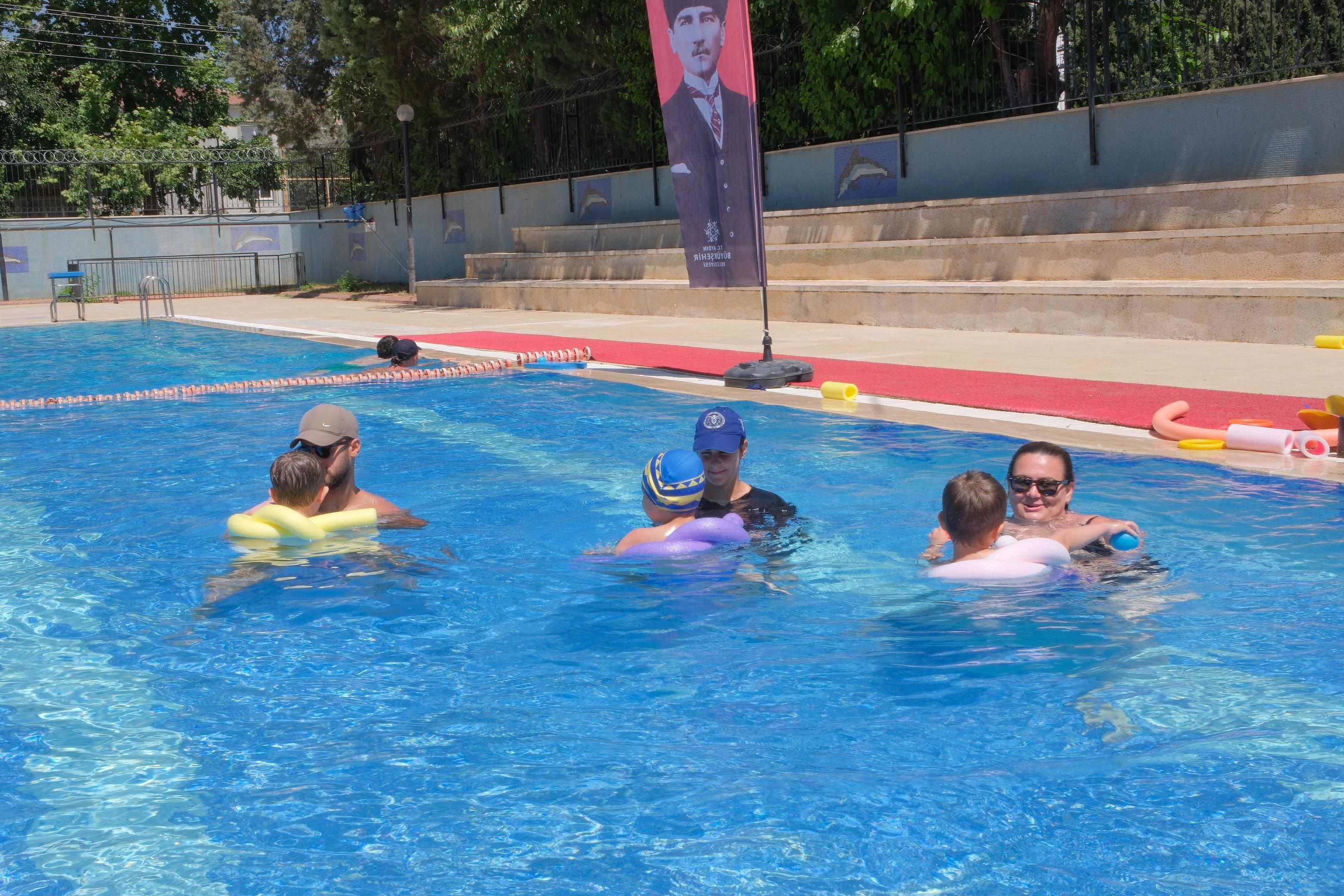 “Otizme Destek, Geleceğe Umut”: Aydın’da Özel Çocuklara Yüzme Eğitimi Devam Ediyor