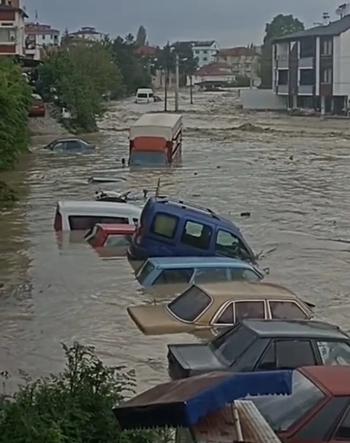 HAVZA’DA DOĞA DEĞİL, İHMAL VURDU: SAMSUN’DA SEL FELAKETİNİN AĞIR BİLANÇOSU!