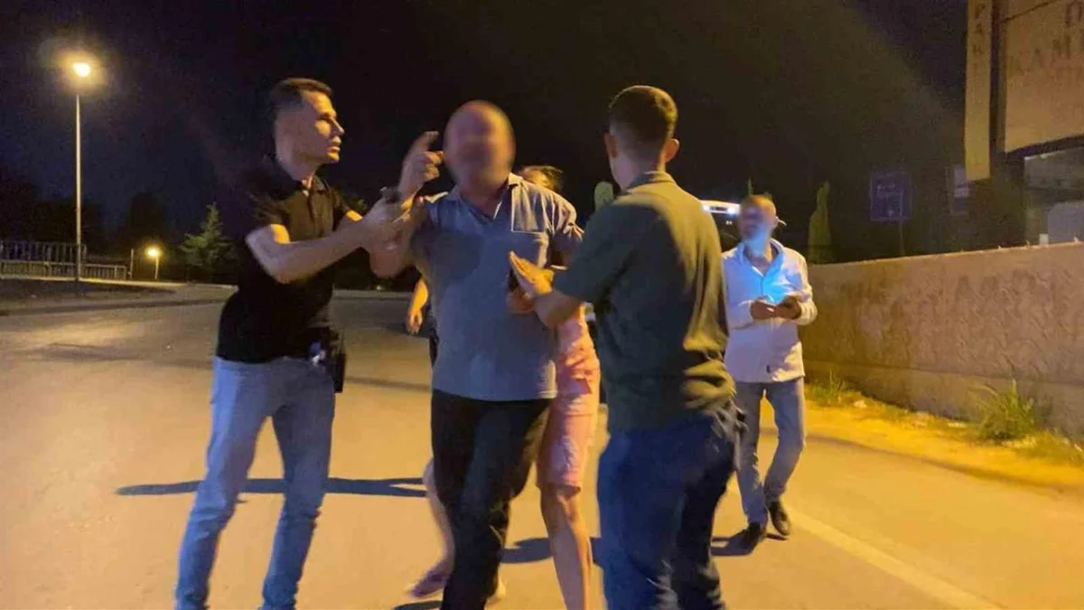 Üçüncü Kez Alkollü Yakalanan Sürücüden Gazetecilere Mermerli Saldırı
