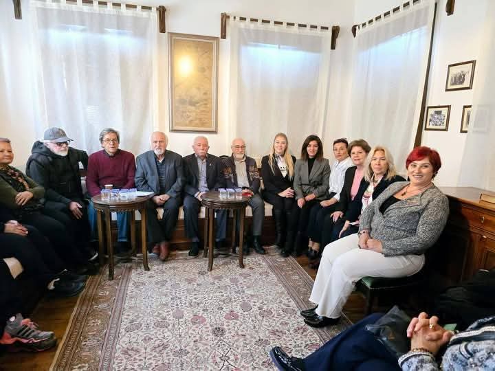 Kuşadası Edebiyata Ev Sahipliği Yaptı: Adalı Yazarlar Divanı