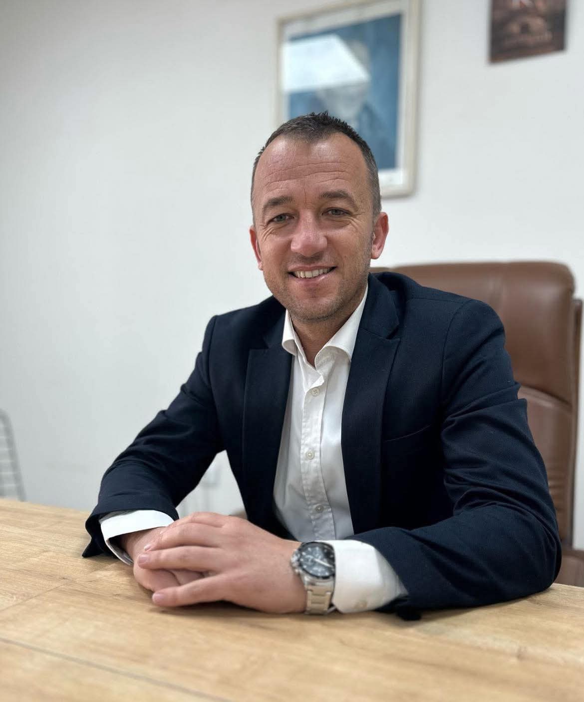 Kuşadası’nda “Tonluk Motosiklet” İddiası! Meclis Üyesi Cevat Olgun’dan Şaşkına Çeviren Paylaşım: “Bu İlçede Cambazlık Bitmez!”