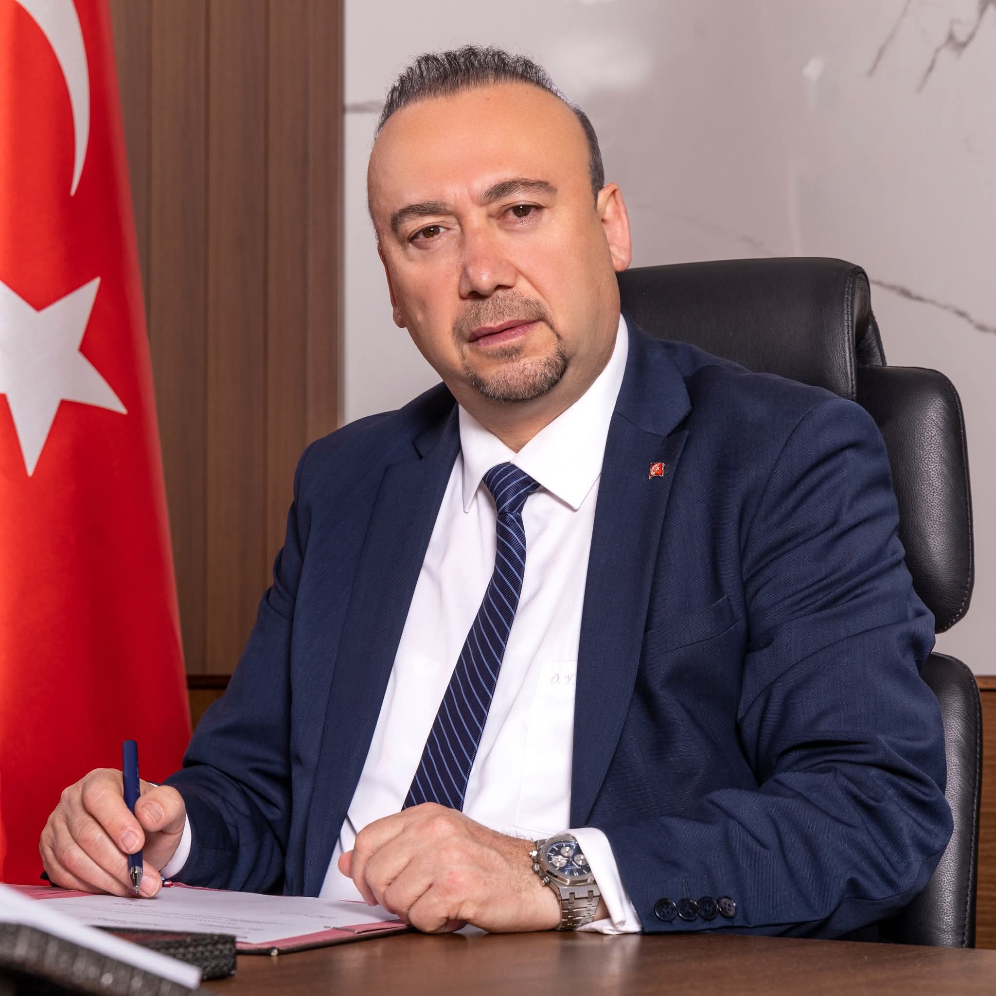 SONDAKİKA | Görevinden uzaklaştırılan Uşak Belediye Başkanı Özkan Yalım, CHP'den ihraç edildi.