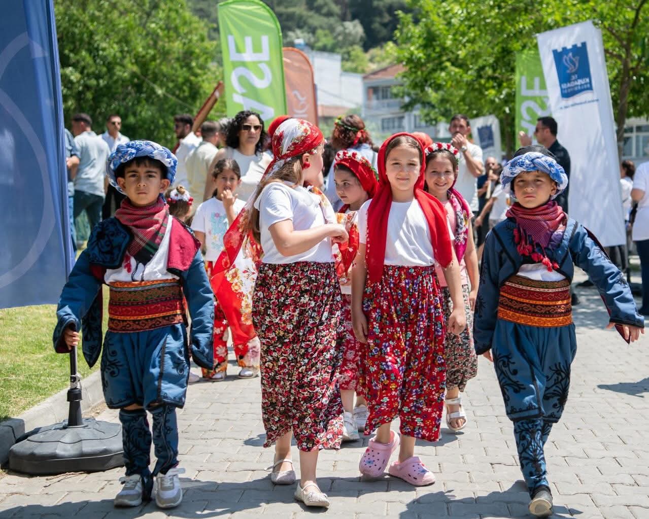 KUŞADASI’NDA ‘KİRAZ ŞENLİĞİ’ COŞKUYLA BAŞLADI