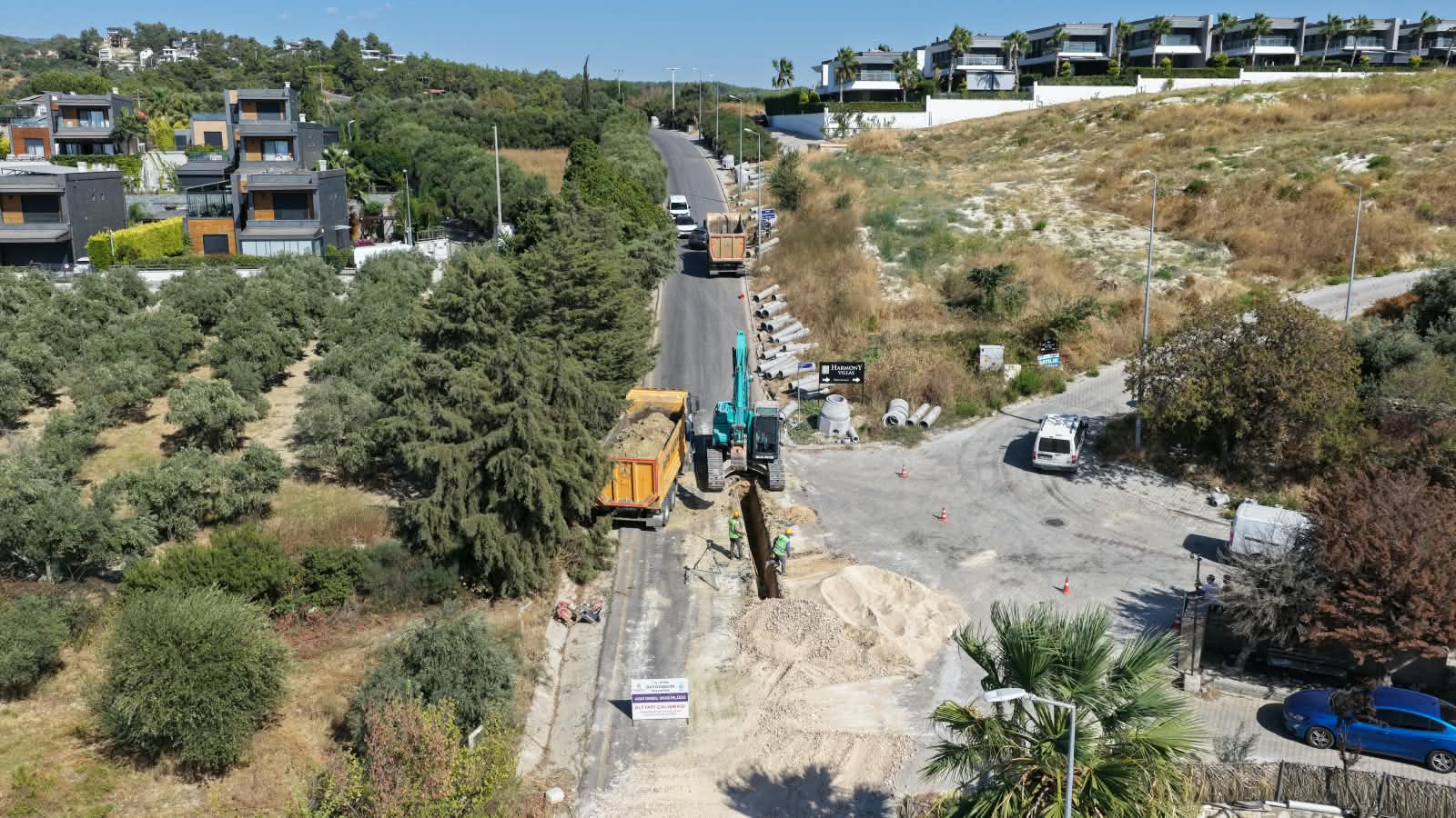 KUŞADASI’NIN GÖZBEBEĞİ SOĞUCAK’TA ALTYAPI ÇİLESİ TARİHE KARIŞIYOR: AYDIN BÜYÜKŞEHİR’DEN GÜÇLÜ DOKUNUŞ!