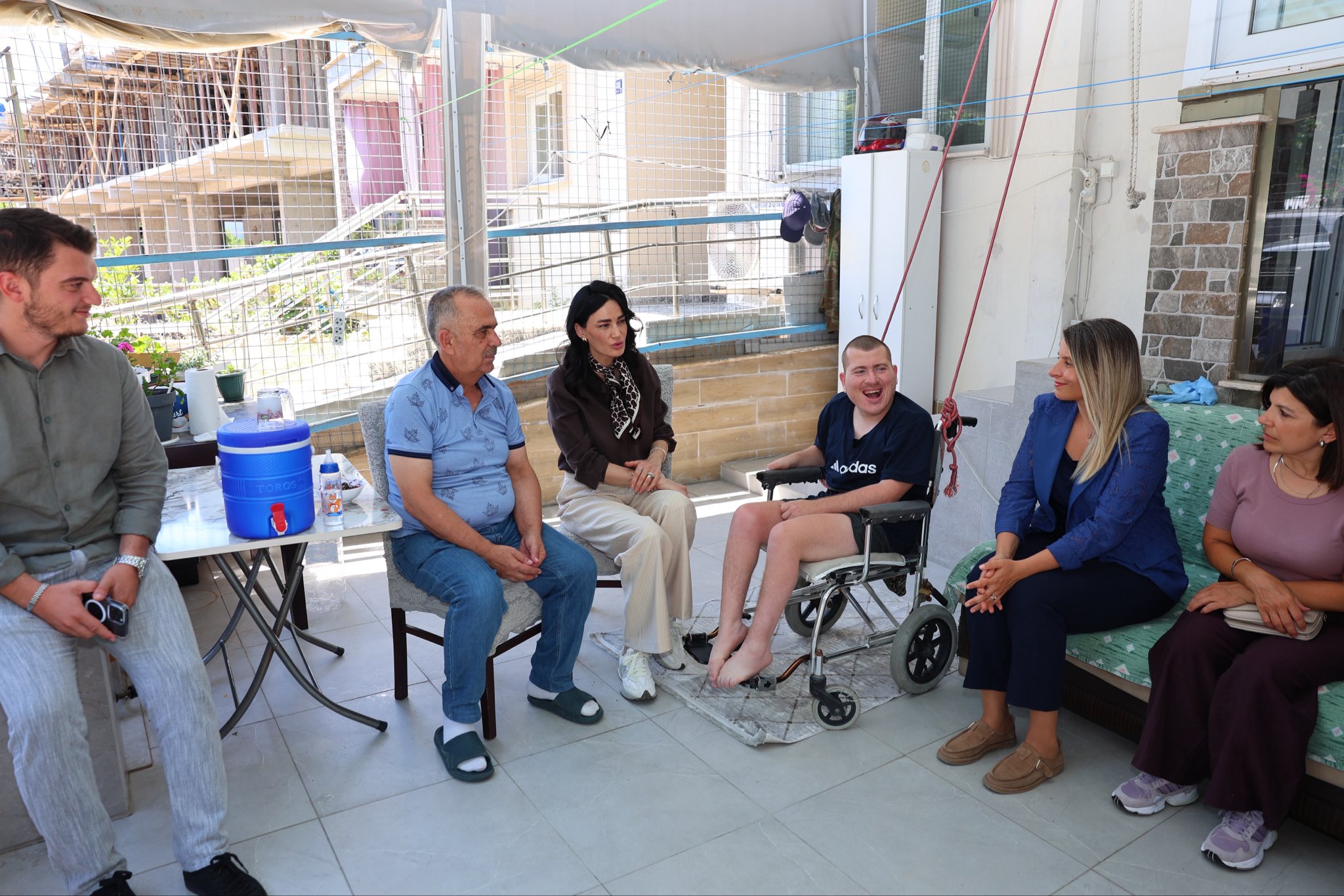 Sarıbaş, Kuşadası'nda vatandaşlarla buluştu