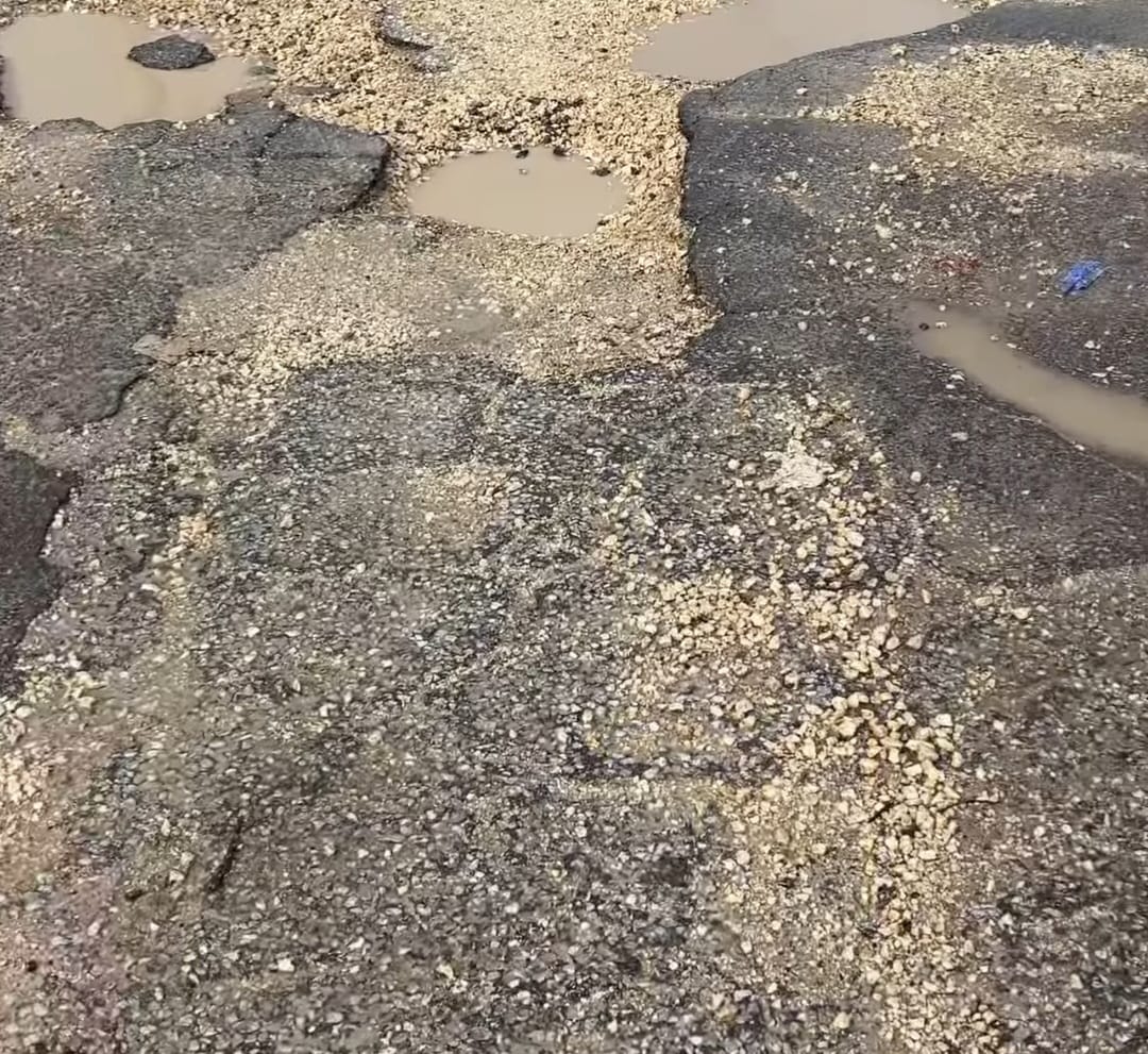 Kuşadası'nda Altyapı ve Yol Sorunları Vatandaşları Çileden Çıkardı