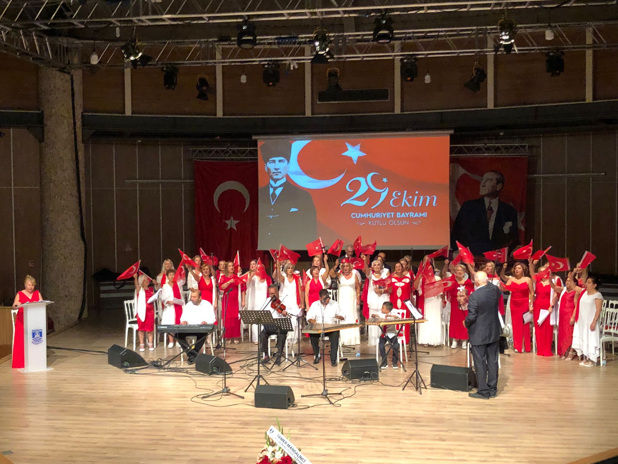 Deprem Yarasını Sanatla Sarmalayan Bir Gece: Dünya Medeniyetler Korosu'ndan Anlamlı Konser Kuşadası'nda Deprem Şehitleri Anılacak
