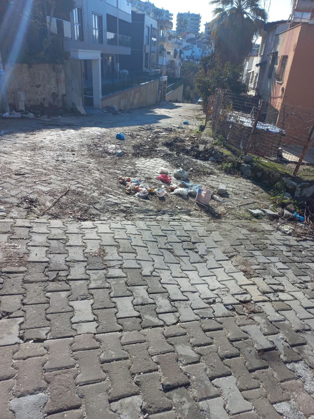 Kuşadası'nın Çığlığı: Yollar Çileye Dönüştü!