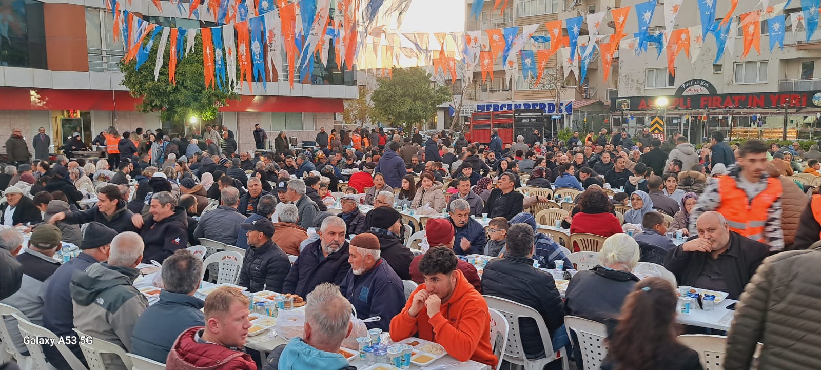 AK Parti Kuşadası’nda Geniş Katılımlı İftar Programı Düzenledi