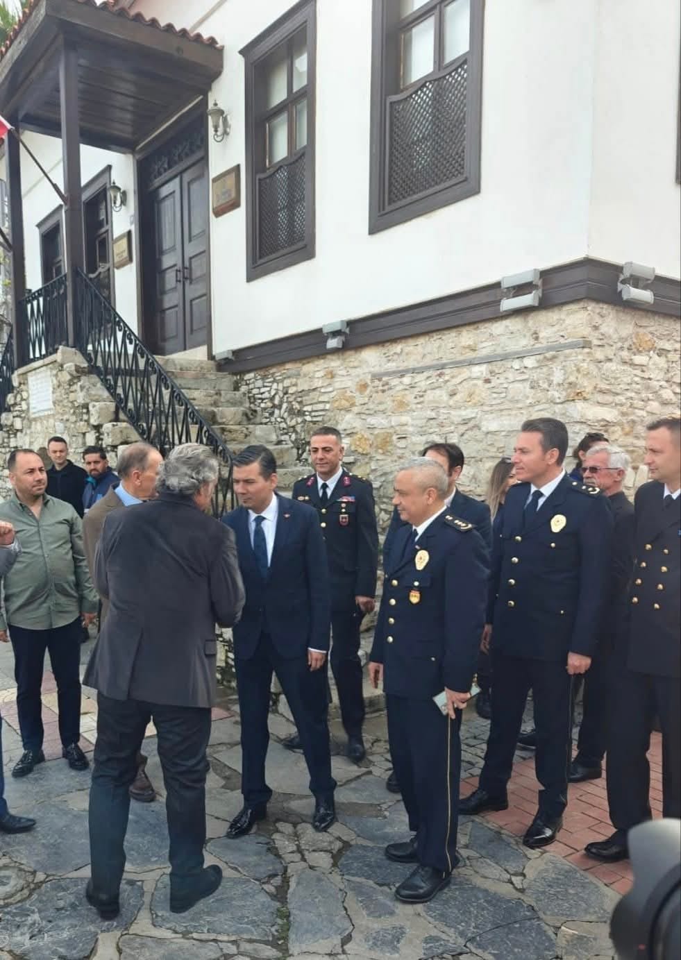 Kuşadası’nda Bayramlaşma Coşkusu: Üç Noktada Birlik ve Beraberlik Mesajı