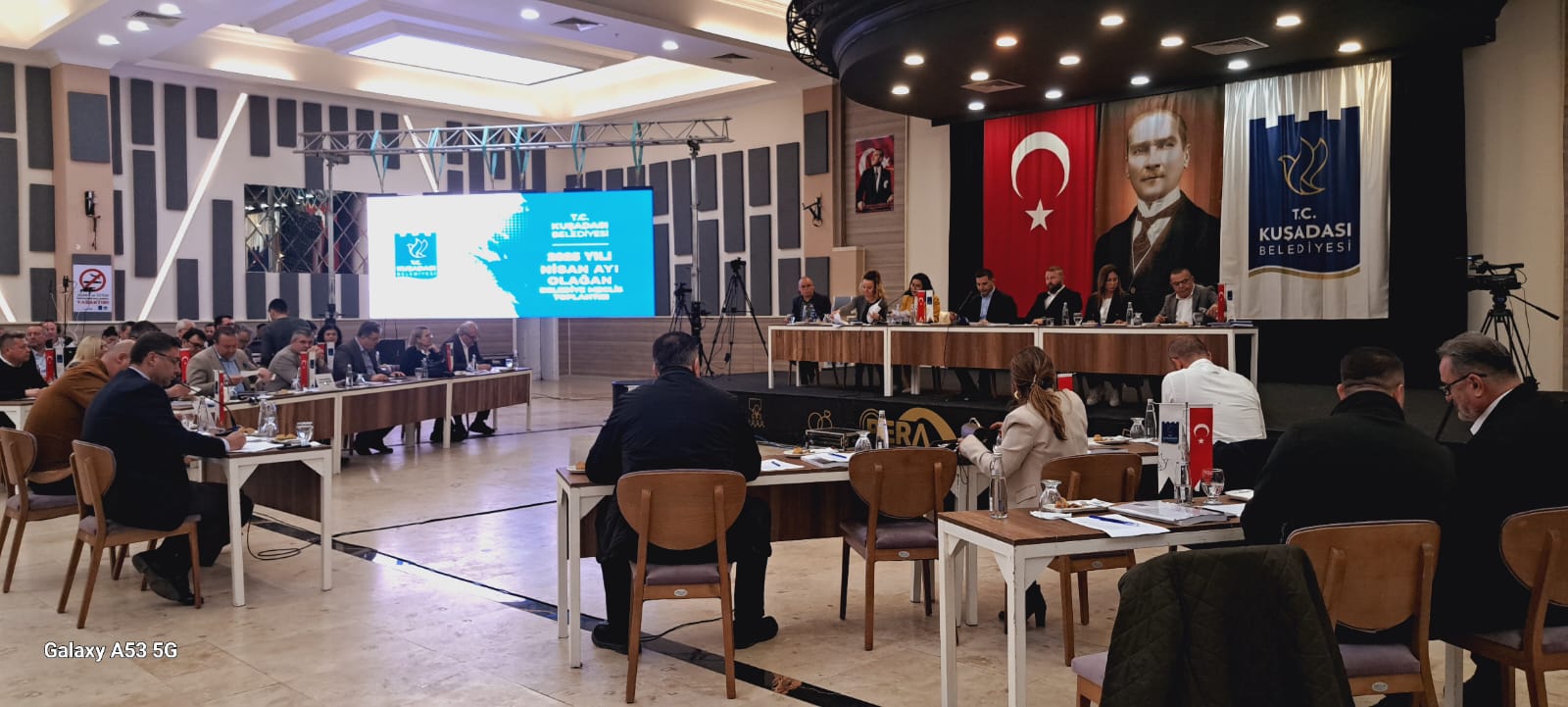 KUŞADASI BELEDİYE MECLİSİ NİSAN AYI TOPLANTISI SAKİN GEÇTİ
