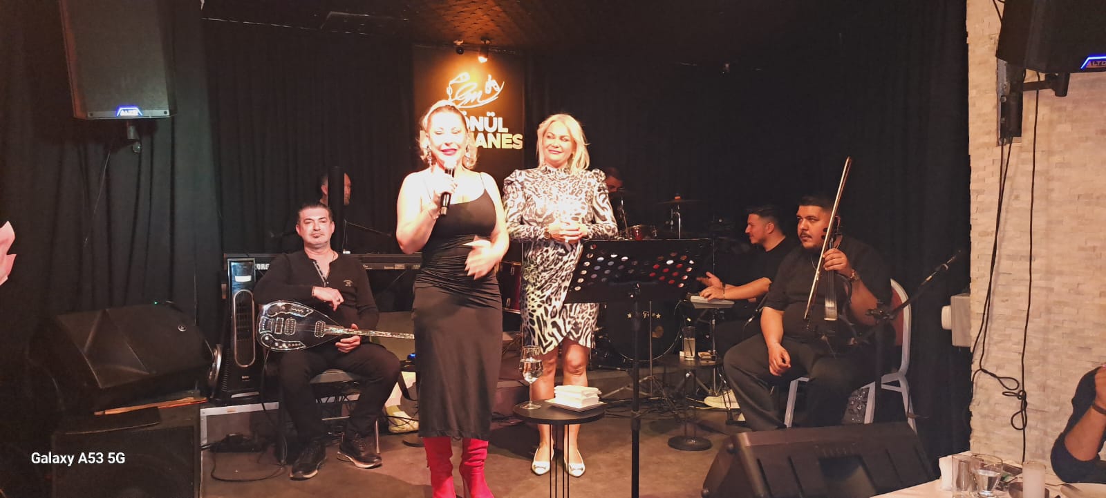 Kuşadası’nda Patili Dostlar İçin Renkli Gece: “Biz Biriz, Beraberiz”