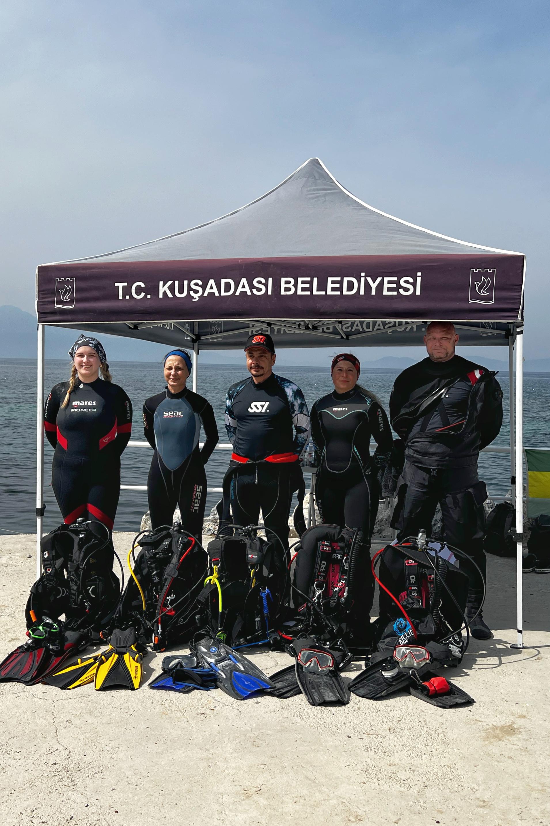 Kuşadası’nda Denizden Karaya Temizlik Seferberliği: Gönüllüler Doğa İçin El Ele Verdi!