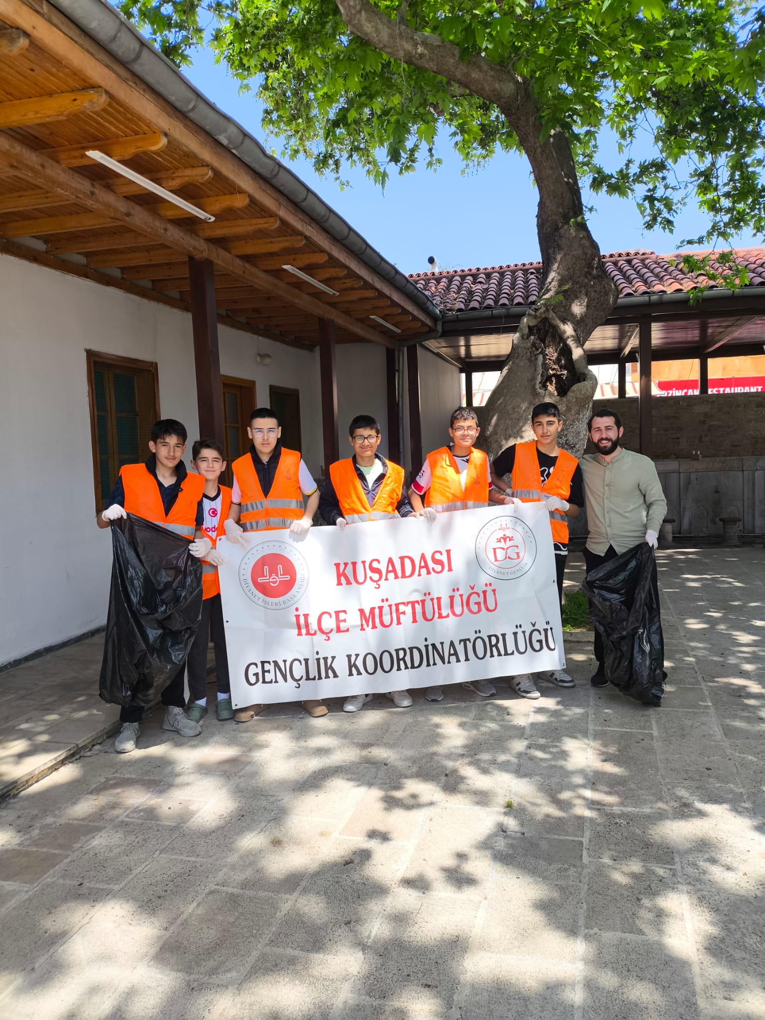 Gençlik İyilik İçin Sahada: Kuşadası Müftülüğü’nden Örnek Sosyal Sorumluluk Projesi!