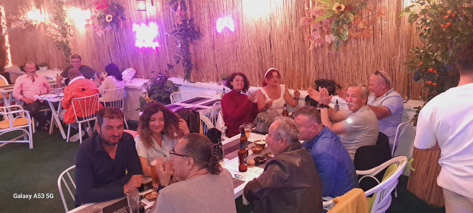 Kuşadası Gecelerinde Fasıl Rüzgarı: Pera Restaurant Cafe Cumartesi Gecelerini Şölene Çeviriyor!