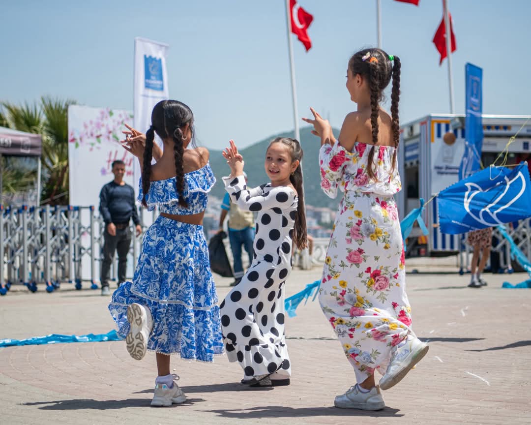 GÖKYÜZÜ RENKLENDİ, YÜZLER GÜLDÜ!