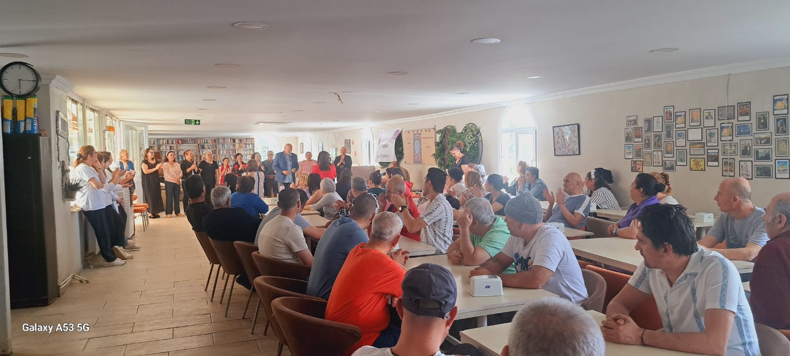 MÜZİKLE GELEN HUZUR: KUŞADASI’NDA YÜREKLERE DOKUNAN BULUŞMA