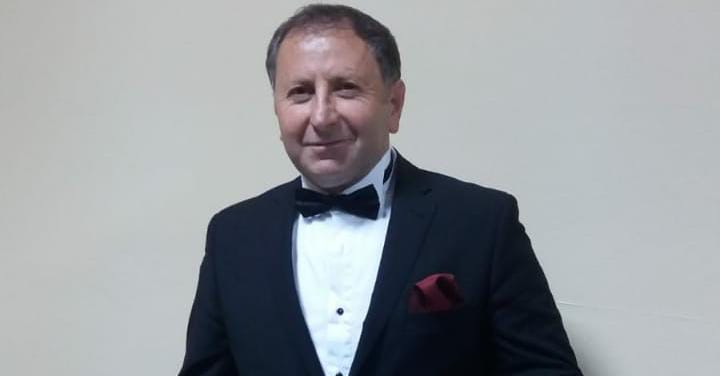 Kuşadası’nın Selami Şahin’i Pera Sahnesinde Parlıyor: