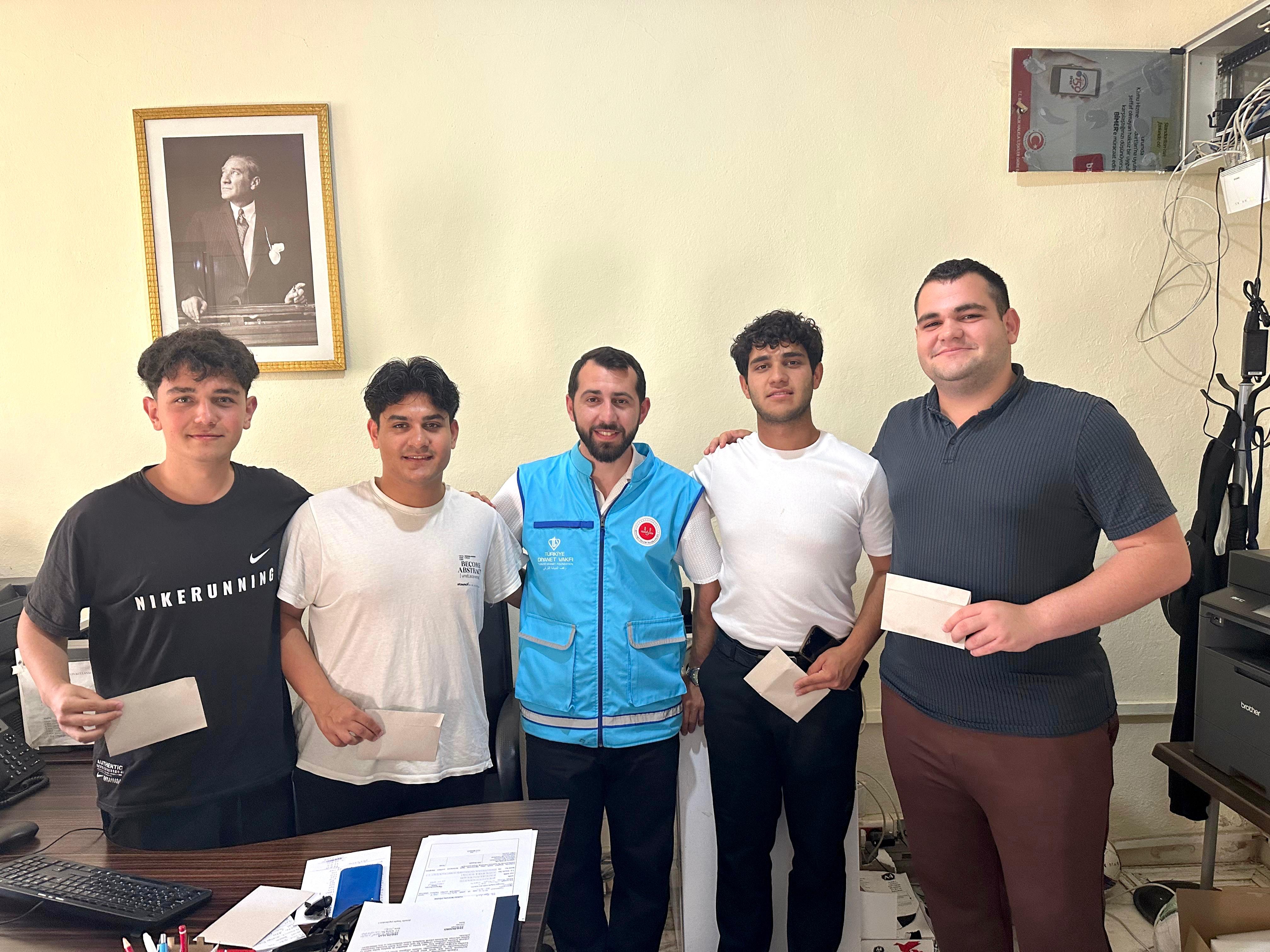 Kurban Bayramı Öncesi Anlamlı Destek: TDV Kuşadası’ndan Öğrencilere Bayram Harçlığı