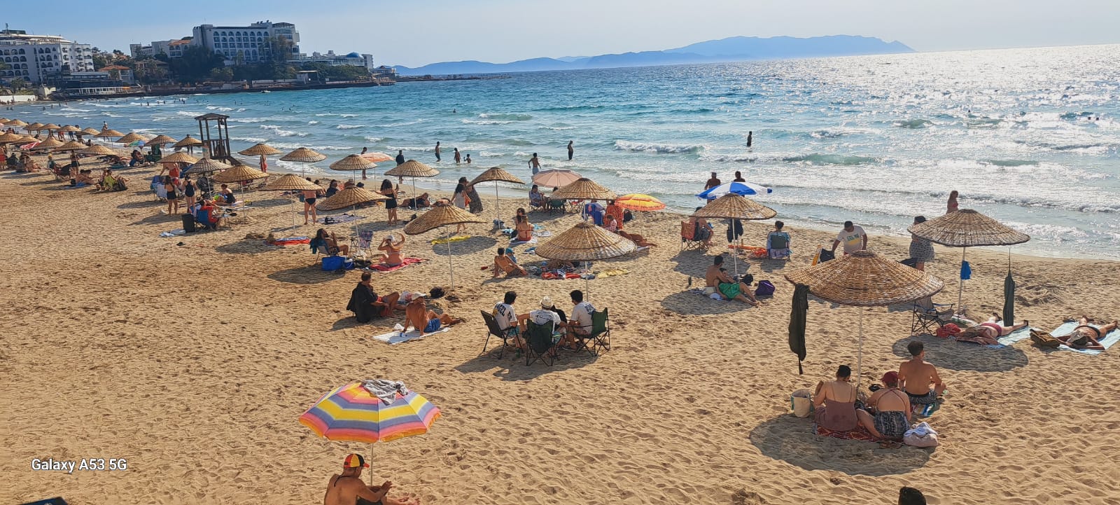 Bayram Öncesi Kuşadası’nda Yaz Patlaması: Plajlar, Caddeler ve Limanlar Doldu Taştı