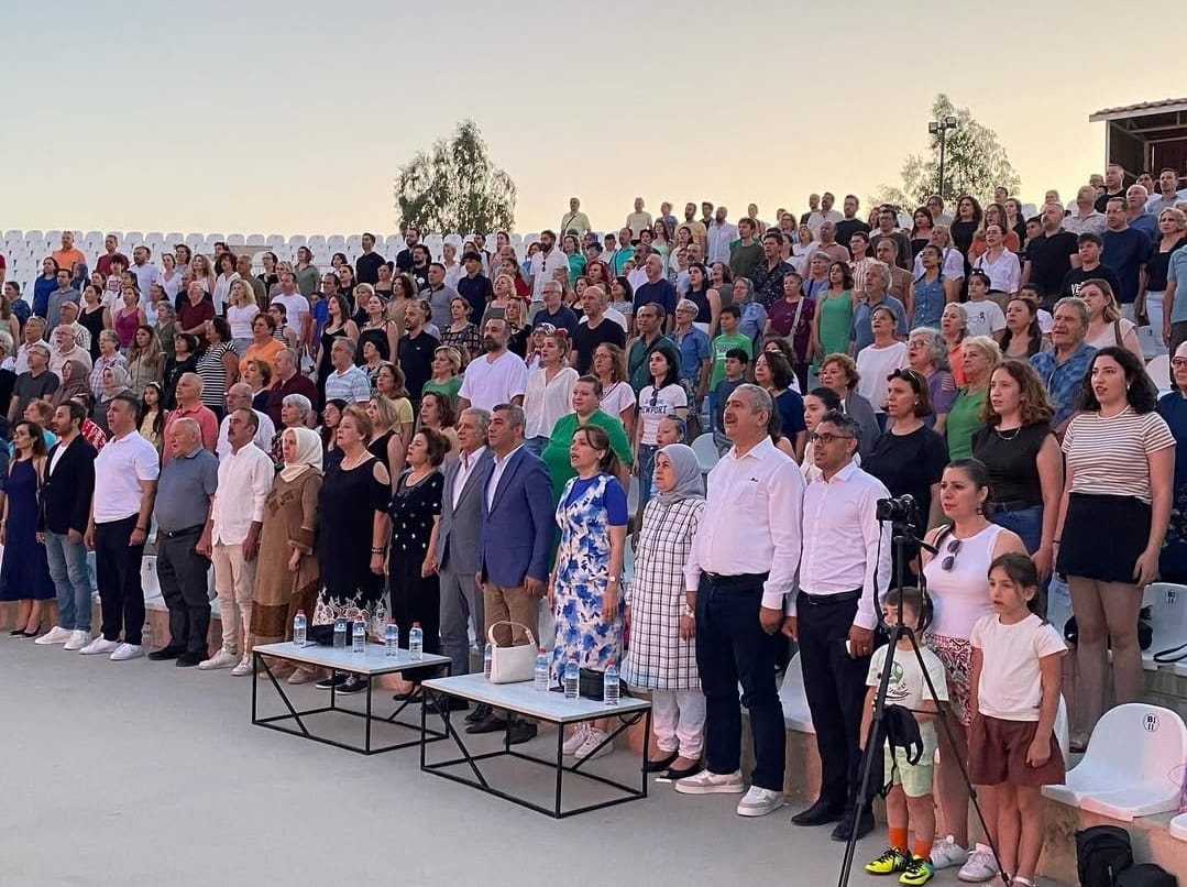 Kuşadası AVM Amfi Tiyatro’da Türkiye Yüzyılı Öğretmen Akademisi Rüzgarı Esti