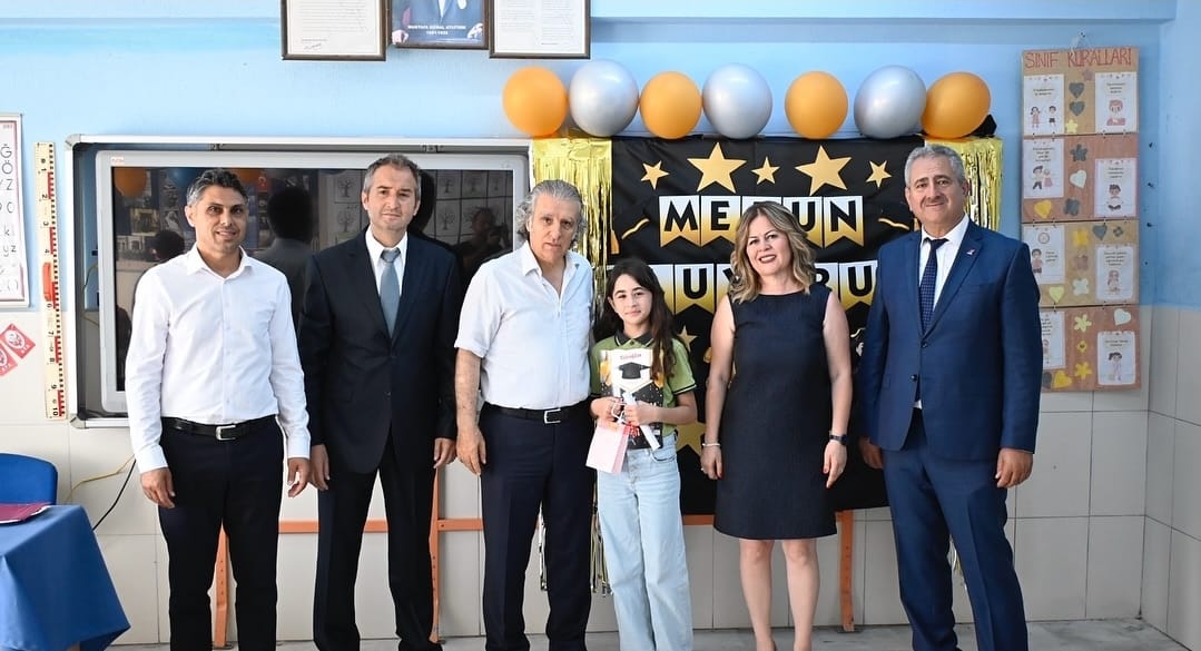 Aydın’da 188.623 Öğrenci Karne Aldı, Kuşadası’nda Törene Protokol Katıldı