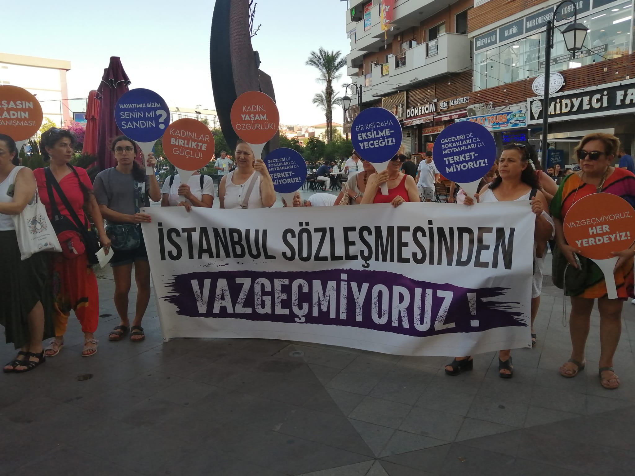 Kuşadası Kadın Platformu’ndan Sert Tepki: “Kadına Yönelik Şiddet İnsanlık Suçudur!”