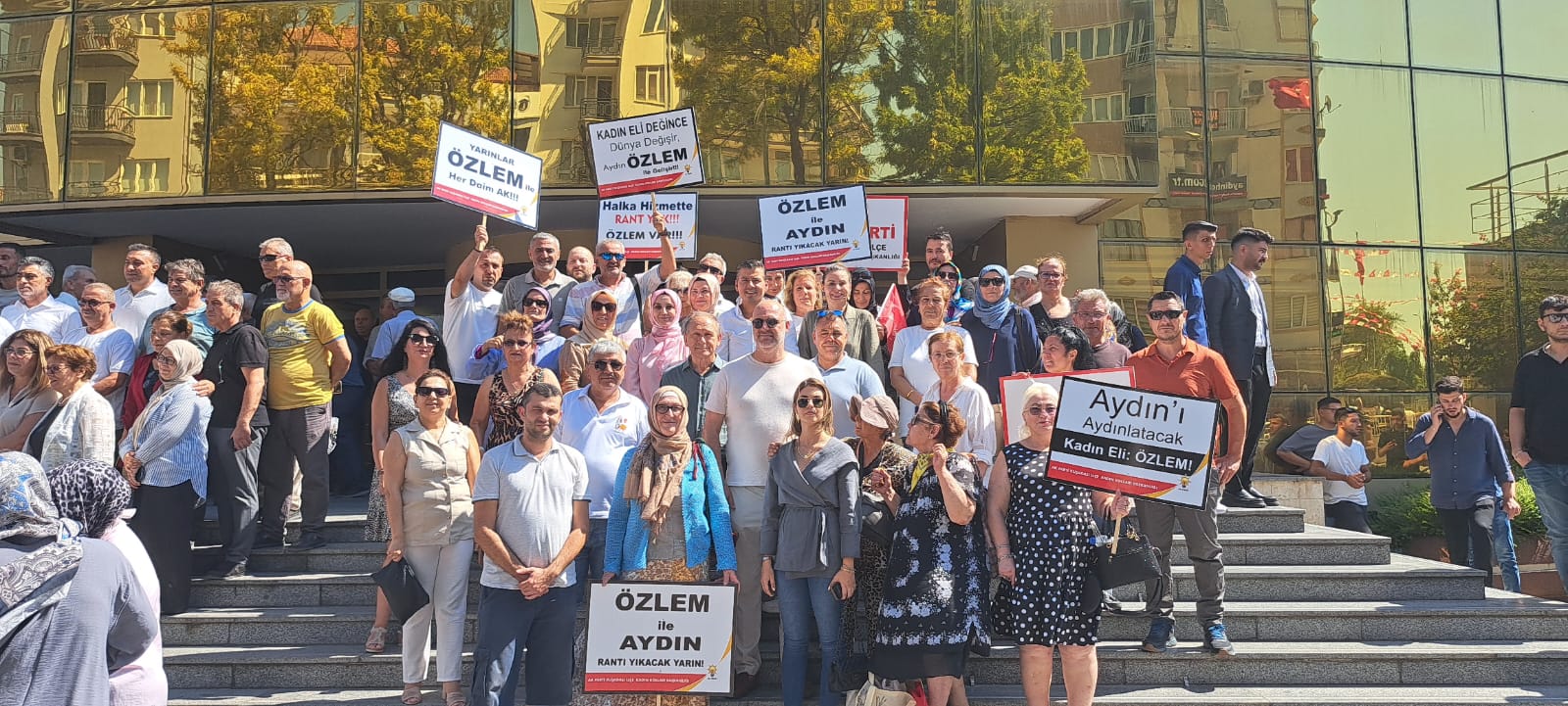 AK Parti Kuşadası İlçe Başkanı Fatih Sarıgöz: “Aydın, Özlem Çerçioğlu’na Kucak Açtı”