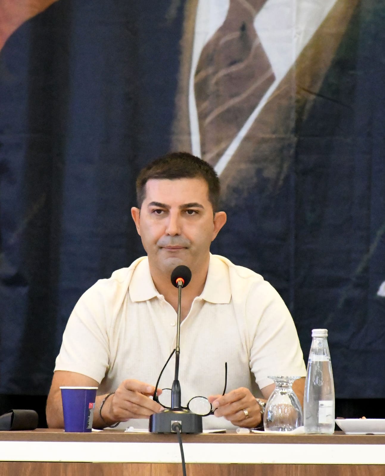 Kuşadası Belediye Meclisi’nde “Balıkçılar Kahvesi” ve Önergeler Üzerine Gerilim