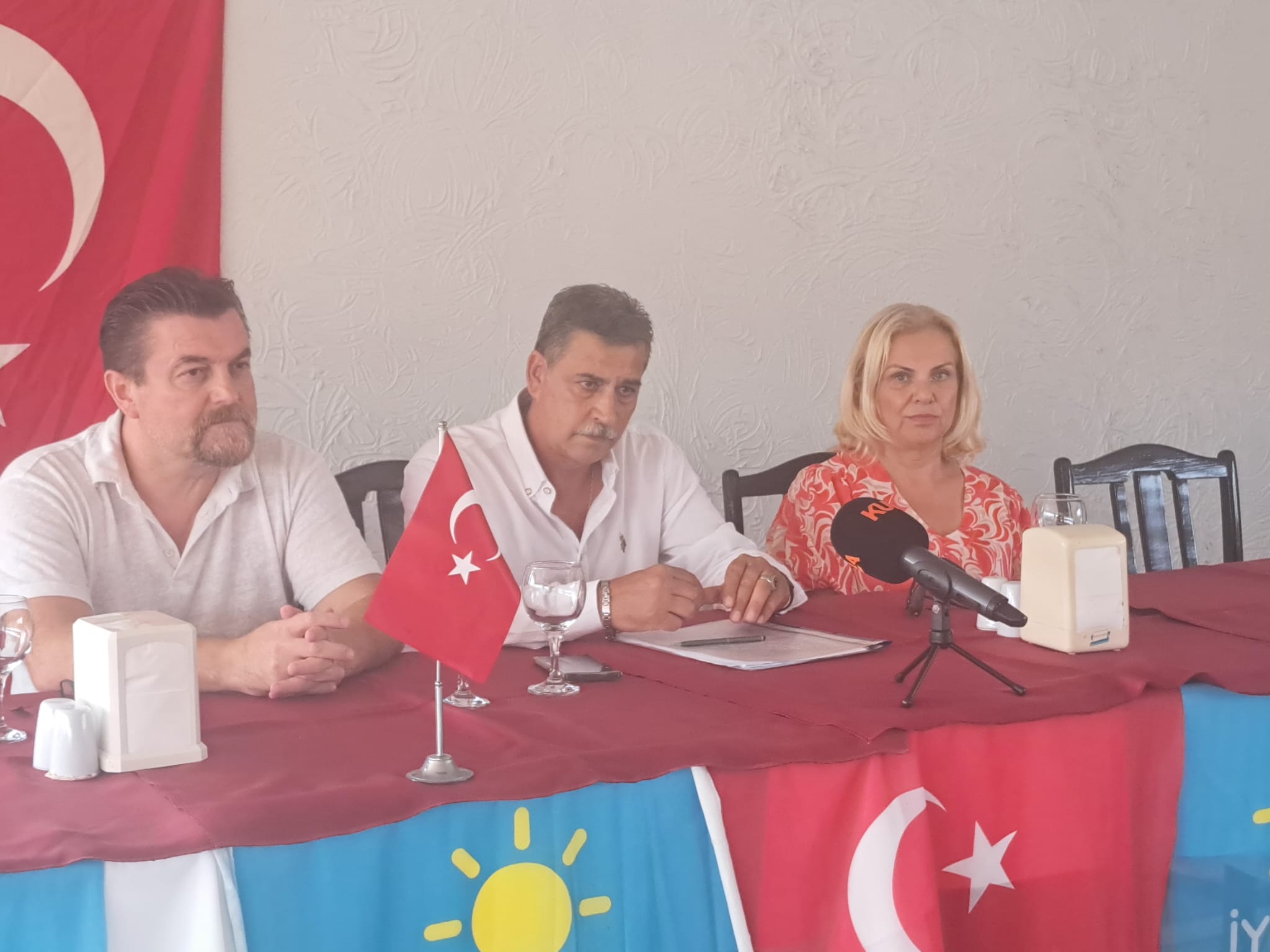 “İYİ Parti Kuşadası’nda Kriz Derinleşiyor: Kurucular Dışlandı, Kan Kaybedildi”