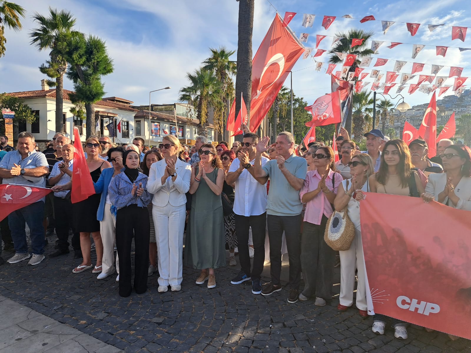 CHP’nin 102. Kuruluş Yıldönümü Kuşadası’nda Kutlandı