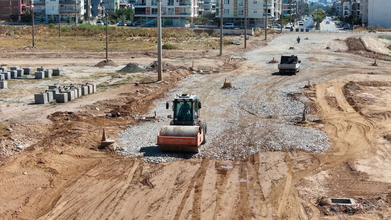 BAŞKAN ÇERÇİOĞLU’NUN ÖNCÜLÜĞÜNDE YOL YAPIM VE YENİLEME ÇALIŞMALARI TÜM HIZIYLA SÜRÜYOR