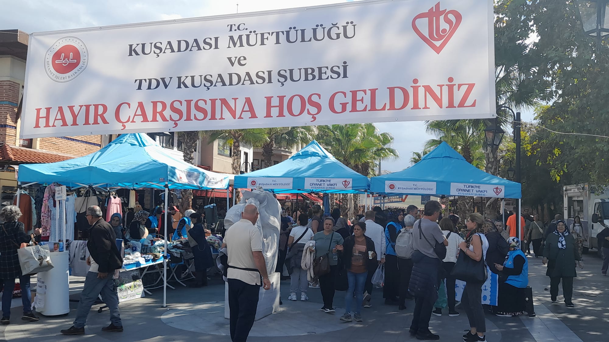 Kuşadası Müftülüğü’nden Anlamlı Etkinlik: “Hayır Çarşısı” Yoğun İlgi Gördü