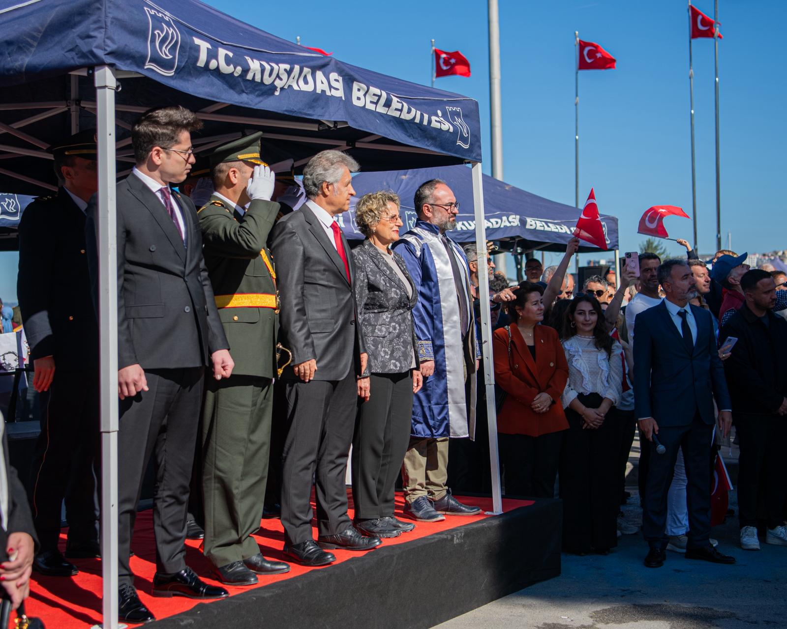 Kuşadası, Cumhuriyet Coşkusunda tek yürek oldu