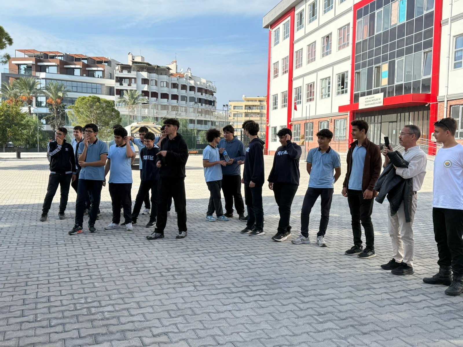 “Soruyu Bil, Adına Fidan Dikelim” Projesiyle Gençler Geleceğe Nefes Oldu