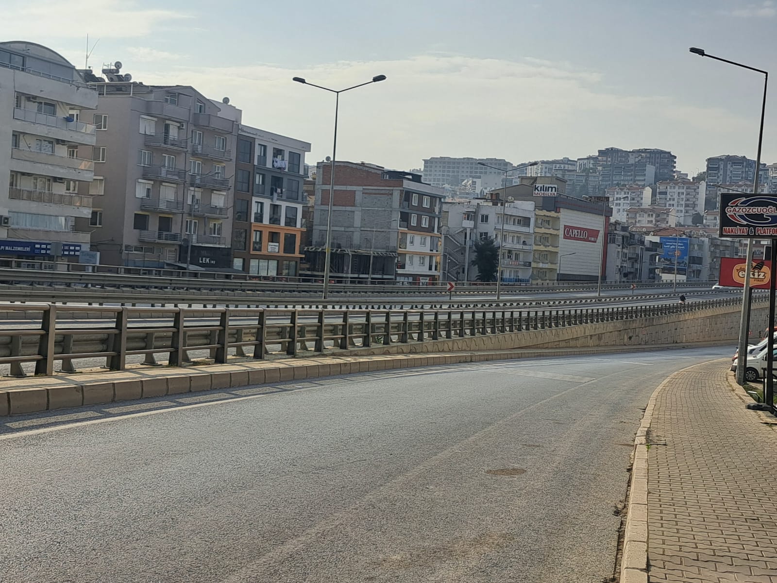 Kuşadası’nda Çevre Yolu Park Yasağı Başladı: Yollar Artık Gerçek Sahiplerine Kaldı