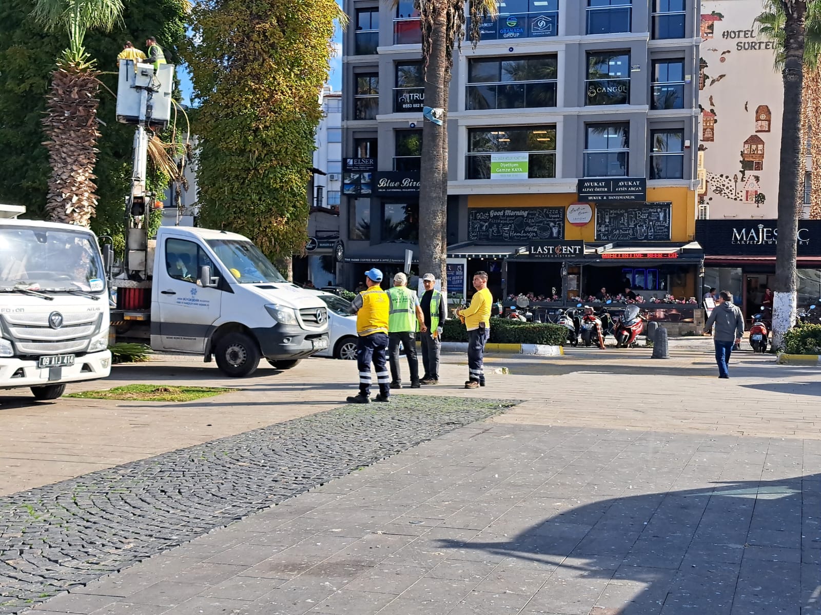 AYDIN BÜYÜKŞEHİR, SİYASİ GERGİNLİĞE RAĞMEN KUŞADASI’NDA HİZMETTEN VAZGEÇMİYOR