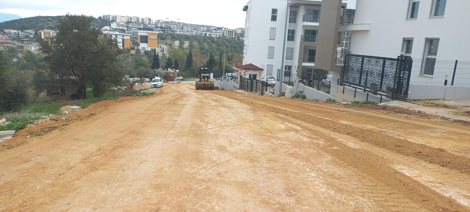 Kuşadası’nda Yol Seferberliği: Aydın Büyükşehir Belediyesi Değirmendere’de Çalışmaları Hızlandırdı  