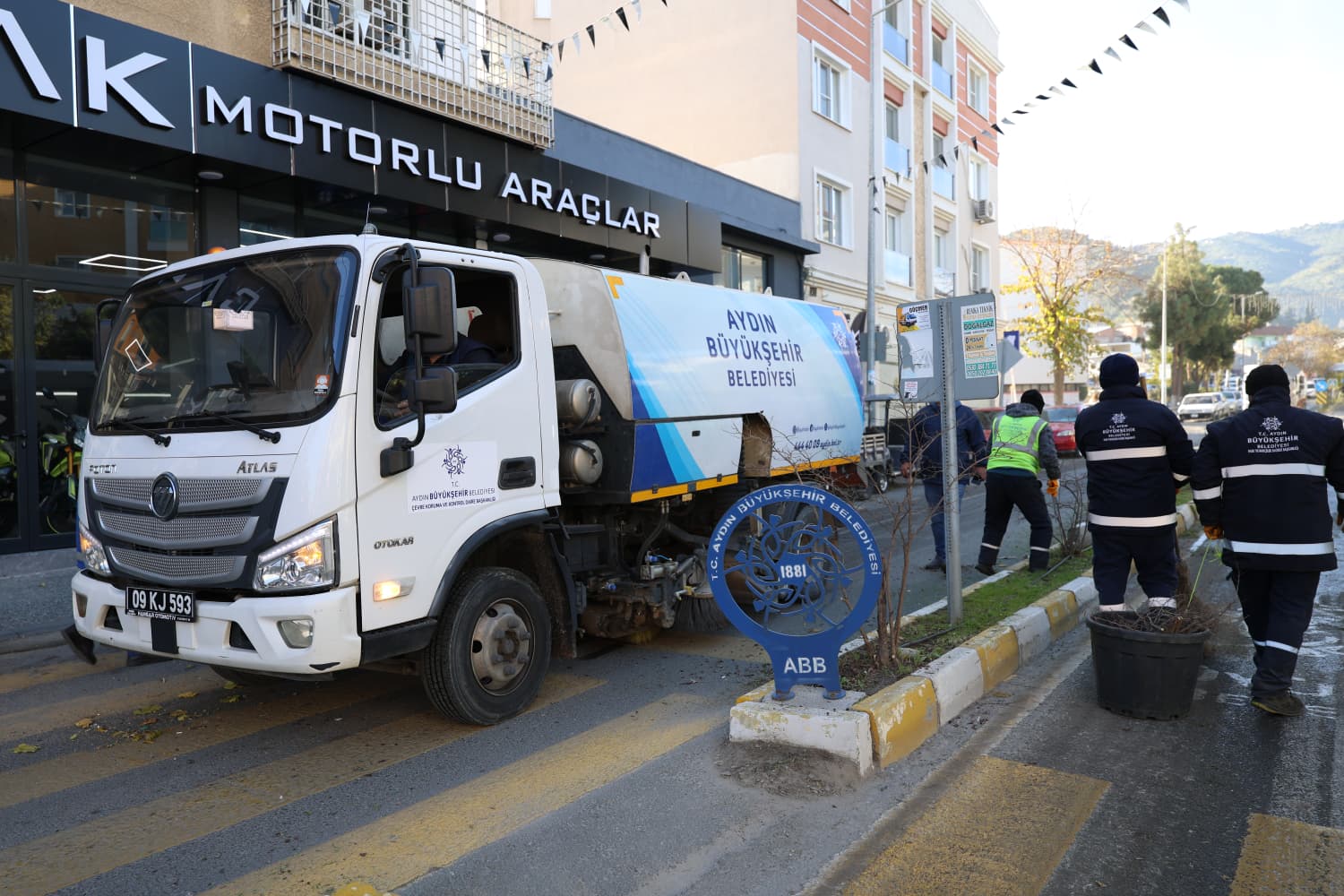 BAŞKAN ÇERÇİOĞLU'NDAN KOÇARLI VE GERMENCİK'TE HUMMALI ÇALIŞMA