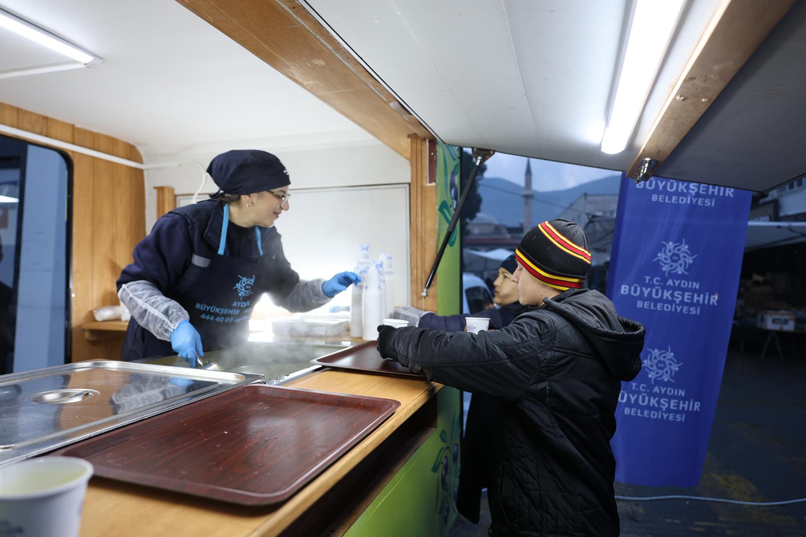BAŞKAN ÇERÇİOĞLU’NUN SOĞUK KIŞ GÜNLERİNDE İÇLERİ ISITAN İKRAMI BU YIL DA VATANDAŞLARLA BULUŞUYOR