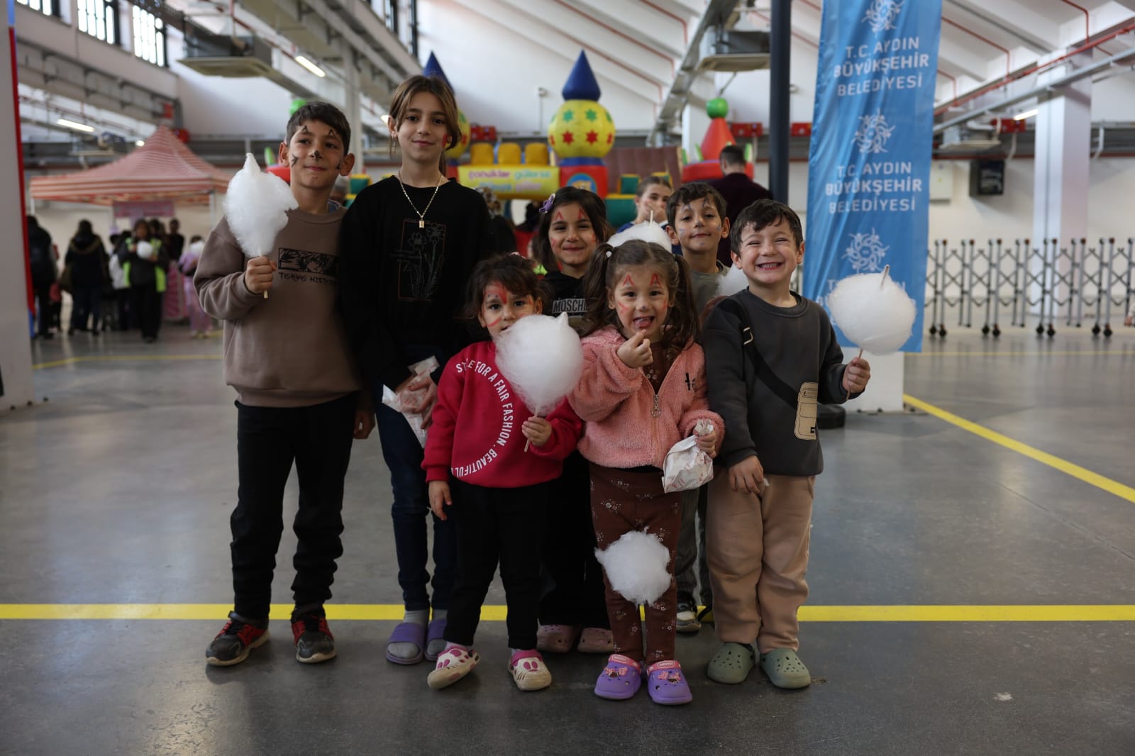 AYDIN BÜYÜKŞEHİR BELEDİYESİ’NDEN EFELER’DE YARIYIL KARNE ŞENLİĞİ