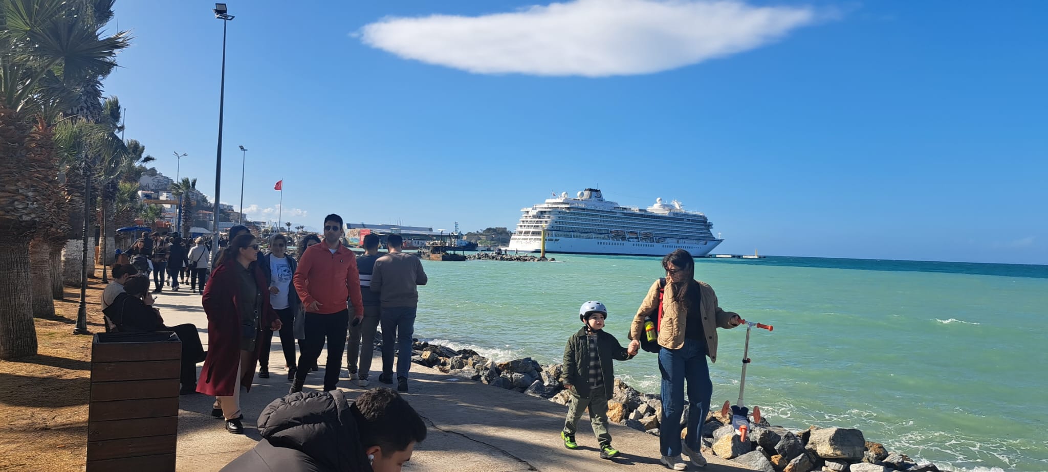 Kuşadası Hafta Sonu Dört Mevsimi Bir Arada Yaşadı