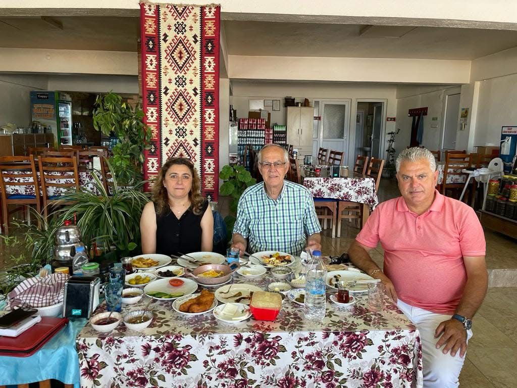 KUŞADASI ŞOFÖRLER ODASI’NDA AYNI MASADAN SANDIĞA