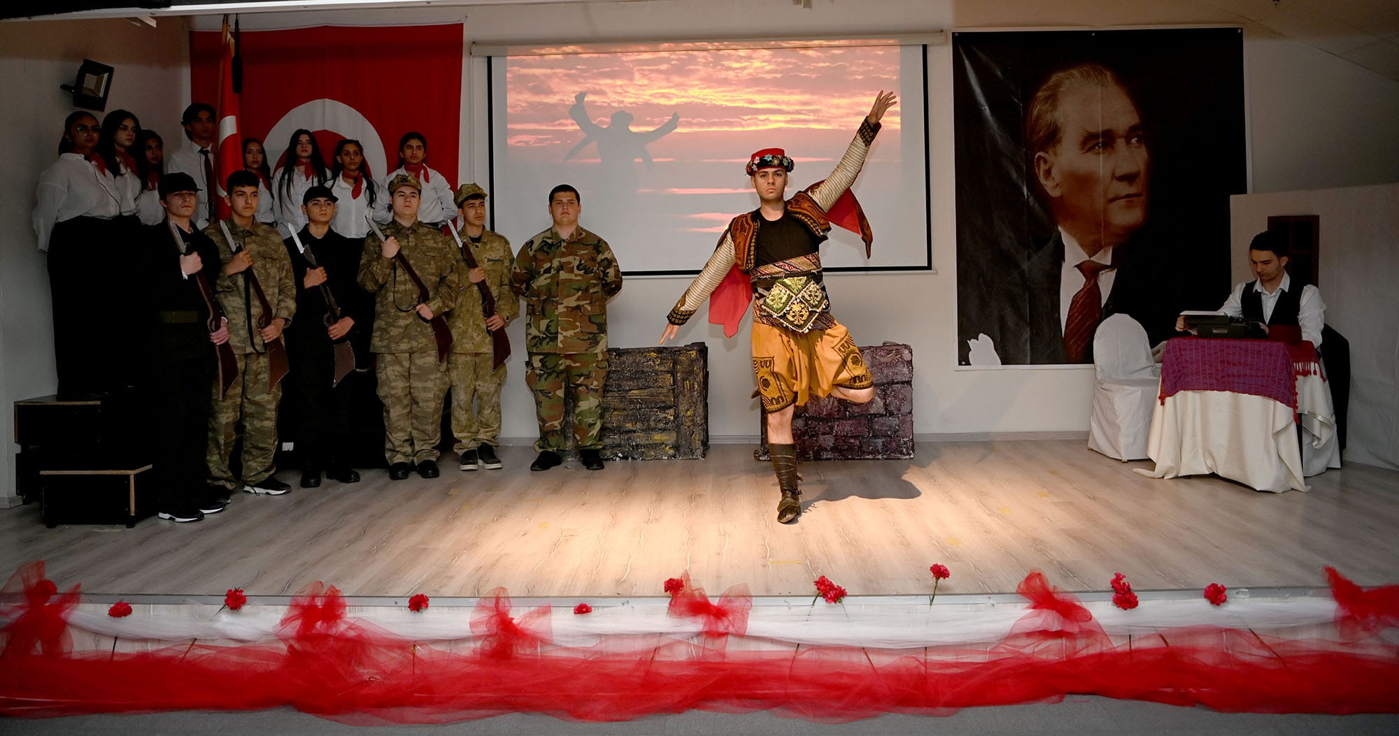 ​Kuşadası’nda İstiklal Marşı’nın 105. Yılında Duygusal Tören