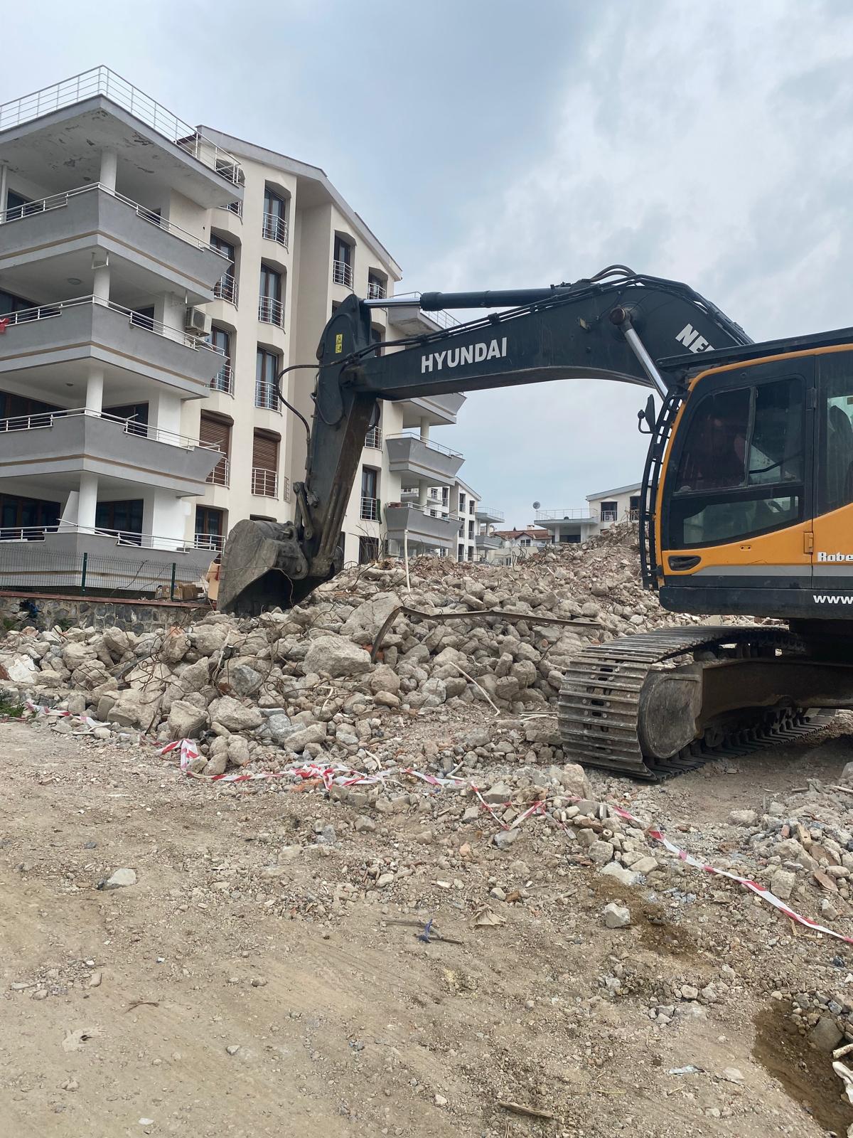 ​YARGI KARARI VAR, ZULÜM BİTMİYOR: KUŞADASI BELEDİYESİ’NDE ‘İNAT’ OPERASYONU!